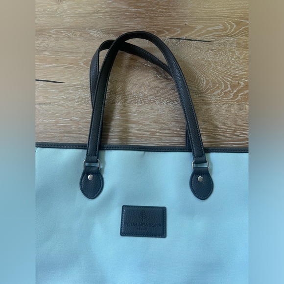 Four Seasons Resort Maui at Wailea Pool / Beach bag - Picture 9 of 13